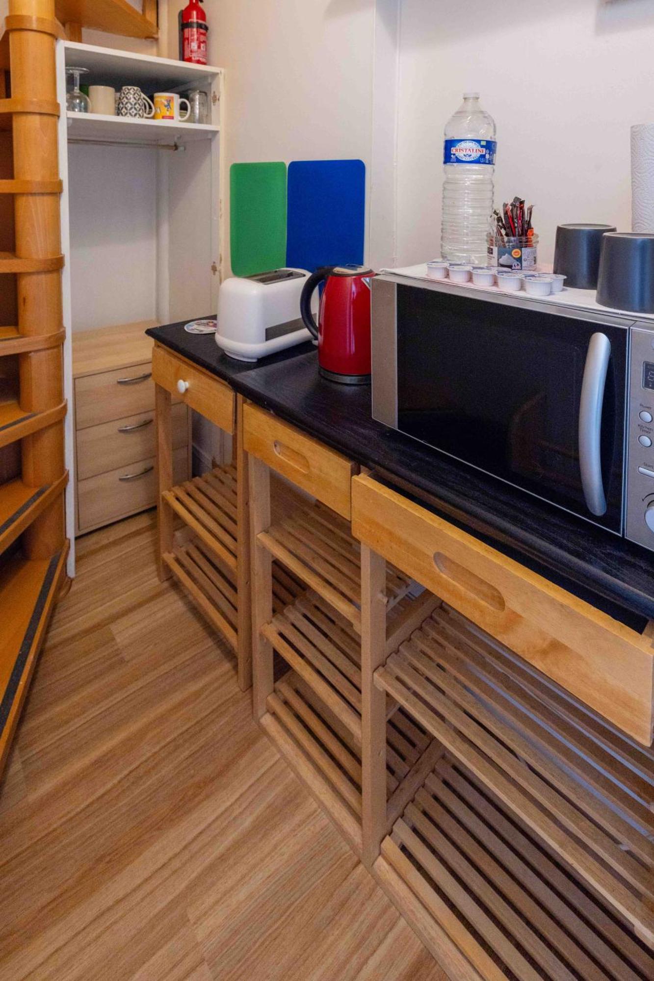 Well Located Apartment In Париж Екстериор снимка